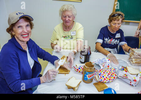 Miami Beach Florida, Temple Beth Sholom, Synagoge, jüdisch, Mitzvah-Wochenende, Freiwillige Freiwillige Community Service ehrenamtliche Arbeit Arbeiter, teamwo Stockfoto