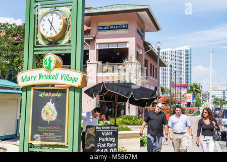 Miami Florida, Mary Brickell Village, Shopping Shopper Shopper Shop Shops Markt Märkte Markt Kauf Verkauf, Einzelhandel Geschäfte Business Busine Stockfoto