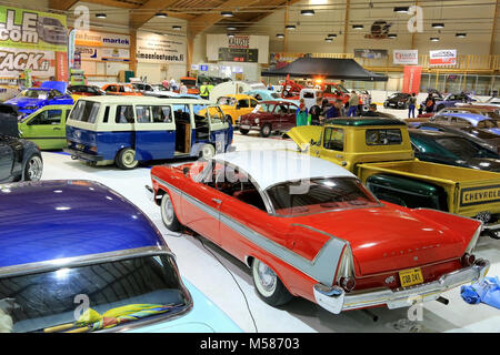 LOIMAA, Finnland - 15. JUNI 2014: Indoor Anzeige der Automobile HeMa Show 2013 in Loimaa, Finnland. Stockfoto