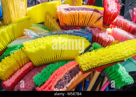 Miami Florida, Homestead, Highway Route 1, One, Bauernmarkt, Bauernmarkt, Bäuerinnen, bunte Besen, Kehrmaschinen, Borsten, Flohmarkt, Einkaufsbummel Stockfoto