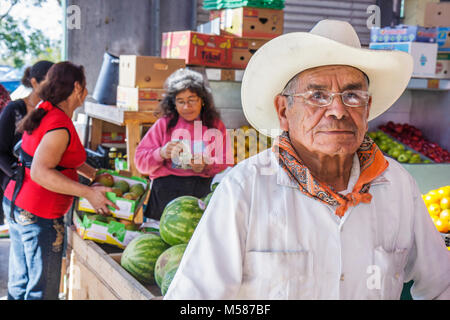 Miami Florida, Homestead, Highway Route 1, One, Bauernmarkt, Bürger der hispanischen Senioren, Männer, Erwachsene Erwachsene, Western Hut, Bandana, FL08 Stockfoto