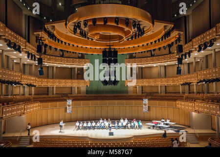 Miami Florida, Arscht Performing Arts Center, Center, The Miami Herald Spelling Bee, Test, Prüfung, Wettbewerb, Bühne, Übersicht, Teilnehmer, Richter, Moderator, Sit Stockfoto