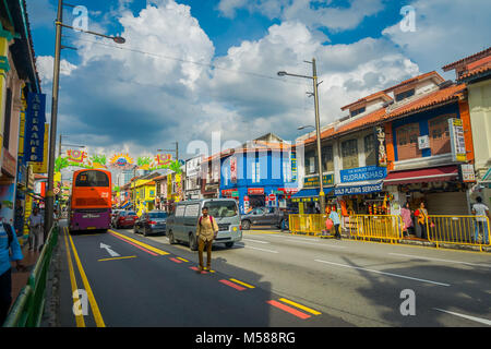 Singapur, Singapur - Februar 01, 2018: Im Freien von unbekannten Menschen zu Fuß in Little India, Singapur. Es ist Singaporean Nachbarschaft östlich des Singapore River und allgemein bekannt als Tekka in der lokalen tamilische Gemeinschaft Stockfoto