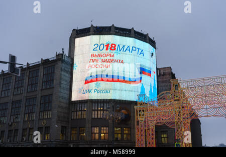 Januar 15, 2018, Moskau, Russland. Informationen Banner mit den Symbolen der Wahl des Präsidenten der Russischen Föderation. Stockfoto