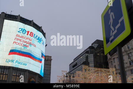 Januar 15, 2018, Moskau, Russland. Informationen Banner mit den Symbolen der Wahl des Präsidenten der Russischen Föderation. Stockfoto