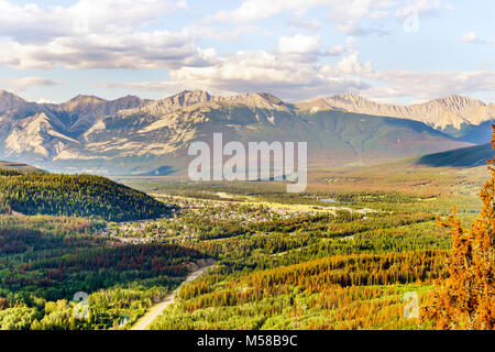 Panorama von Jasper im Herzen des Jasper National Park, Alberta, Kanada Stockfoto