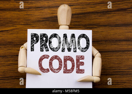 Konzeptionelle Hand schreiben Bildunterschrift Inspiration zeigen Promo Code. Business Konzept für Förderung für On-line-Geschäft auf haftnotiz Papier o Schriftliche Stockfoto
