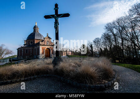 Die "Stunden" von Geraardsbergen ist eine berühmte Aufstieg der Tour von Flandern, ein Fahrrad Rennen in Belgien. Die Kapelle ist. Stockfoto