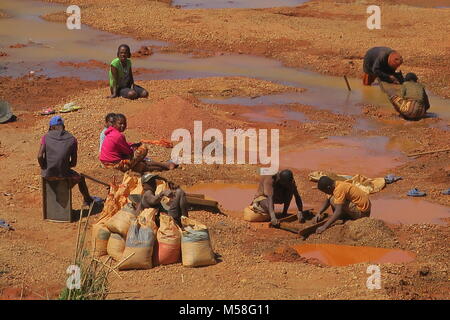 Sapphire Asylbewerber, Ilakaka, Madagaskar. Stockfoto