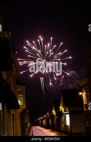 Feuerwerk im Himmel, Feier der Valborgsmässoafton in Schweden" walburgs Nacht' Stockfoto