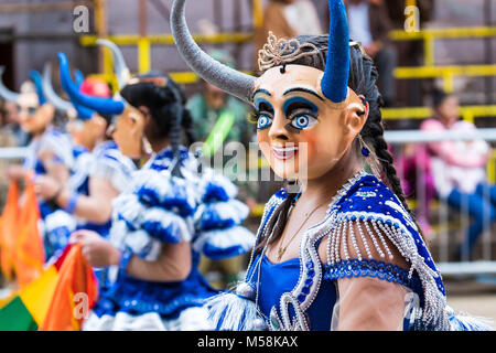 ORURO, BOLIVIEN - Februar 10, 2018: Tänzer in Oruro Karneval in Bolivien, als UNESCO-Weltkulturerbe Welt Heritag am 10. Februar 2018 in Oruro, Bolivi Stockfoto