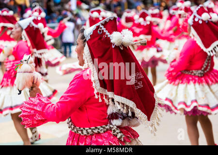 ORURO, BOLIVIEN - Februar 10, 2018: Tänzer in Oruro Karneval in Bolivien, als UNESCO-Weltkulturerbe Welt Heritag am 10. Februar 2018 in Oruro, Bolivi Stockfoto