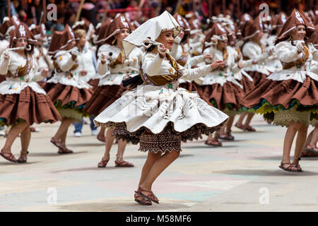 ORURO, BOLIVIEN - Februar 10, 2018: Tänzer in Oruro Karneval in Bolivien, als UNESCO-Weltkulturerbe Welt Heritag am 10. Februar 2018 in Oruro, Bolivi Stockfoto