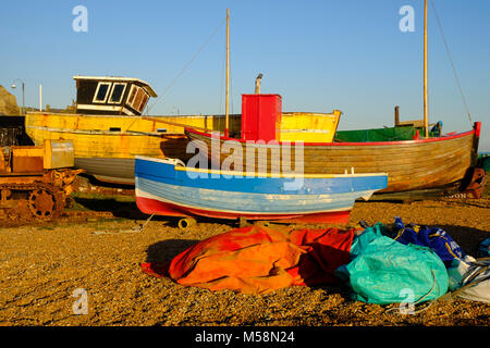 Hastings alten traditionellen Klinker gebaut Fischerboote zu restaurieren im maritimen Erbes Quartal bei Rock-a-Nore, East Sussex, Großbritannien Stockfoto