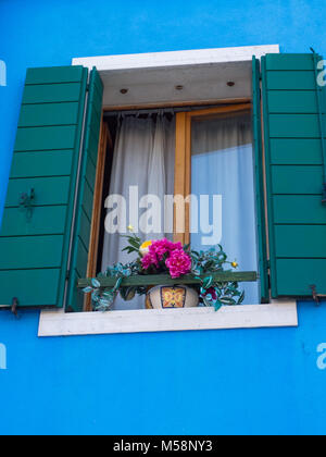 Windows in Venedig Italien Insel Burano öffnen Stockfoto