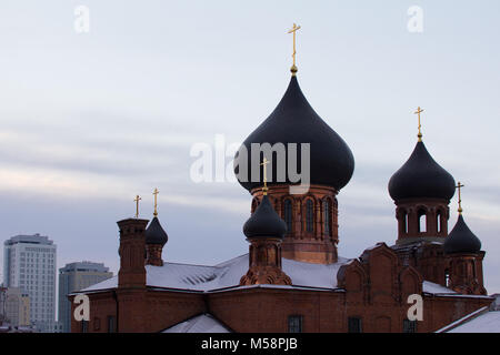 Kasan, Russland, 19. November 2016, Alten gläubigen Ortodox Kirche im Winter kalten Tag Stockfoto