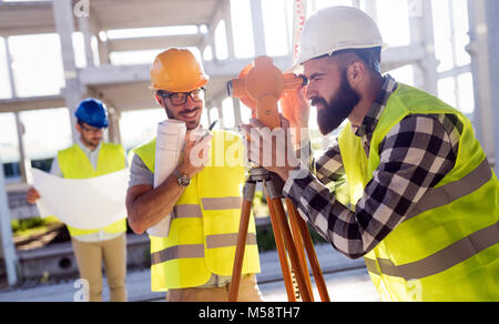 Portrait der Bauingenieure Arbeiten auf der Baustelle Stockfoto