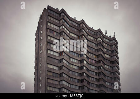 Arlington House Tower Block in Margate gesehen vom Boden Stockfoto