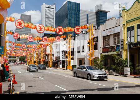 Chinatown in Singapur mit seinen alten Gebäuden vor dem Hintergrund der hohen Anstieg Büros im Finanzdistrikt Stockfoto