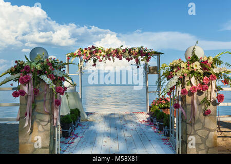 Hochzeit arch und auf den Strand Stockfoto
