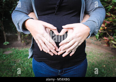 Der Lebensstil eines glücklich verheirateten Paar., die über eine besondere baby boy zu erwarten Stockfoto