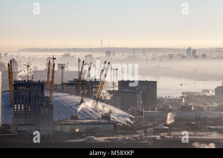 Misty Blick auf die O2-Arena. Stockfoto