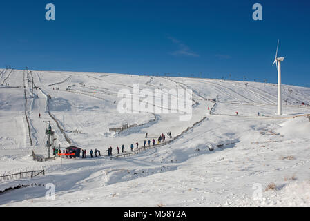 Wintersportler genießen Sie gute Schnee Bucht auf der Lecht ski Anlage ordentlich Tomintoul oben Corgarff im oberen Donside, Grampian Region. Schottland. Stockfoto