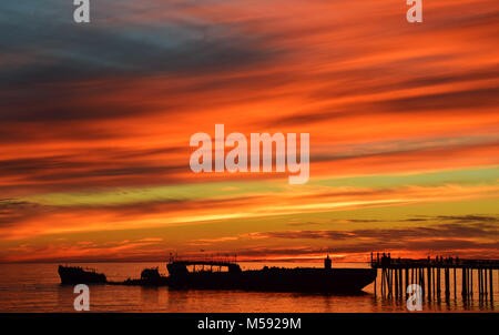 Zement Schiff Sonnenuntergang bei Seacliff Strand an der Küste von Kalifornien Stockfoto