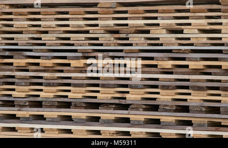 Stapel Holz in den Transport Warehouse verwendet Stockfoto