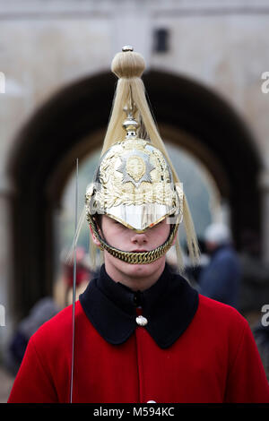 Königinnenwache Leben im Dienst am Pferd schützt Parade, Whitehall, London, England, Vereinigtes Königreich Stockfoto