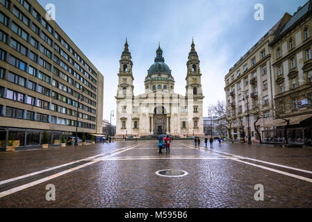 St. Stephan Basilika in Budapest, Ungarn an einem regnerischen Tag Stockfoto