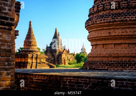 Pagoden von Bagan in die Ebenen der archäologische Stätte Stockfoto