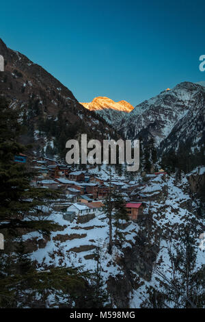 Kugti, dem letzten Dorf Chamba liegen unter dem Schatten der Macht Mani Mahesh. Stockfoto