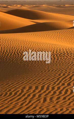 Libyen. In der Nähe von Ghat. VAN CASA Sand Meer. Sahara. Sanddünen. Stockfoto