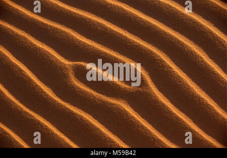 Libyen. In der Nähe von Ghat. VAN CASA Sand Meer. Sahara. Wellen auf den Sanddünen. Stockfoto