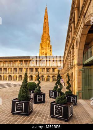 Das Stück Halle bei Sonnenuntergang Halifax, West Yorkshire England Stockfoto