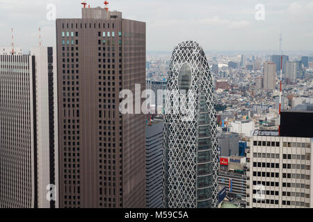 Cocoon Turm und andere die Wolkenkratzer in Shinjuku district in Tokio, einem modernen Zone in der Hauptstadt von Japan Stockfoto