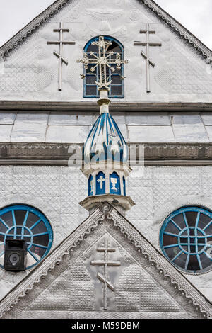 Detail von Sheet Metal plating auf Heilige Dreifaltigkeit Griechisch-katholische Kirche im Dorf, in der Nähe der Yavoriv Kossiw, Karpaten, Huzulischen Region, Ukraine Stockfoto