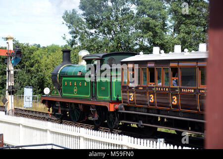 263 unter Dampf an der Bluebell Dampflok Bewahrung in Sussex von Sheffield Park East Grinstead mainline elektrische Ausführung Stockfoto