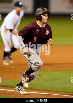 Februar 20, 2018: Texas State outfielder Jakob Almendarez (4) nimmt den ersten Lauf des Spiels während der Saisonauftakt 2018 zwischen Reis Eulen und Texas Zustand Bobcats am Reckling Feld der Rice University in Houston, Texas zu zählen Stockfoto