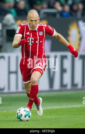 Wolfsburg, Deutschland. 17 Feb, 2018. Arjen Robben (M) mit Kugel, Einzelaktion mit Kugel, Aktion, ganze Figur, Hochformat, Fussball 1. 1. Fussballbundesliga, 23. Spieltag VfL Wolfsburg (WOB) - FC Bayern München (M) 1:2, am 17.02.2018 in Wolfsburg/Deutschland. | Verwendung der weltweiten Kredit: dpa/Alamy leben Nachrichten Stockfoto