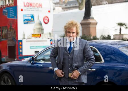 London, Großbritannien. 21 Feb, 2018. Ab heute das Höchste Gericht Anhörung einen Anklang von Pimlico Klempner chief executive Charlie Mullins. Der Fall von Gary Smith, ein Klempner, der für das Unternehmen für fast sechs Jahre gearbeitet, und sein Recht auf "Arbeitnehmer" Status behaupten, obwohl sein Vertrag sagt, dass er 'selbst war Selbständige". Credit: Clickpics/Alamy leben Nachrichten Stockfoto