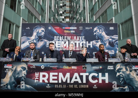 London, Großbritannien. 21. Februar, 2018. Tony Bellew und David Haye treffen bei einer Pressekonferenz im Park Plaza Westminster Bridge. Organisiert von matchroom Boxen und Hayemaker Ringstar vor der neu geplanten rematch zwischen die Boxer in der O2 in London am 5. Mai. London, 21. Februar 2018. Credit: Guy Bell/Alamy leben Nachrichten Stockfoto