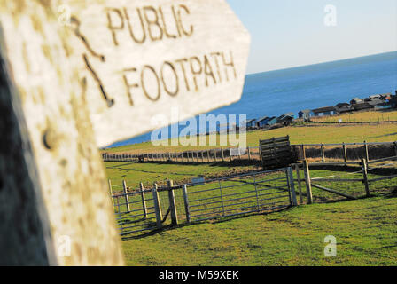 Portland Bill, Dorset. 20 Feb, 2018. UK Wetter. Einen sonnigen, aber kalten Nachmittag auf der Isle of Portland Küste in der Nähe von Portland Bill Credit: stuart Hartmut Ost/Alamy leben Nachrichten Stockfoto