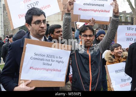 London, Großbritannien. 21 Feb, 2018. Große Sammlung von Wanderarbeitnehmern gegenüber Parlament fordert bessere Behandlung von der UK Home Office Credit: Philip Robins/Alamy leben Nachrichten Stockfoto