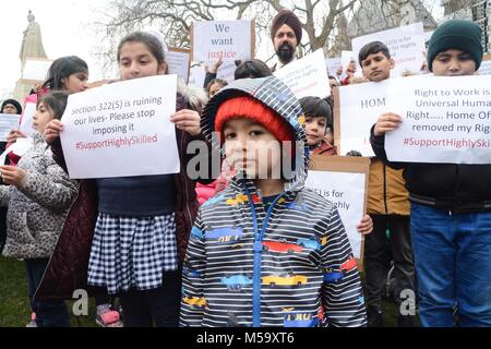 London, Großbritannien. 21 Feb, 2018. Große Sammlung von Wanderarbeitnehmern gegenüber Parlament fordert bessere Behandlung von der UK Home Office Credit: Philip Robins/Alamy leben Nachrichten Stockfoto
