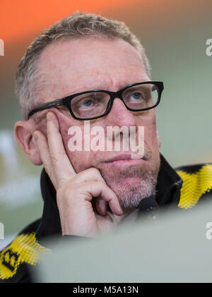 21. Februar 2018, Italien, Reggio nell'Emilia: Fußball, Europa League, Bprussia Dortmund, Pressekonferenz: Borussia Dortmund von Trainer Peter Stoeger sitzt auf das Panel an der Mapei-Stadion. Borussia Dortmund Gesichter Atalanta Bergamo in der Rückkehr der Europa League der Runde der letzten 32. Foto: Bernd Thissen/dpa Stockfoto