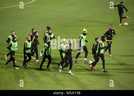 21. Februar 2018, Italien, Reggio nell'Emilia: Fußball, Europa League, Borussia Dortmund, Ausbildung: Dortmunder Spieler warm up in der Mapeo Stadion. Borussia Dortmund Gesichter Atalanta Bergamo in der Rückkehr der Europa League der Runde der letzten 32. Foto: Bernd Thissen/dpa Stockfoto