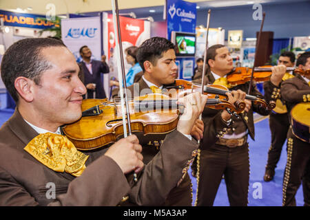 Miami Beach Florida, Kongresszentrum, Zentrum, Zentrum, Seatrade Cruise Shipping, Messe, besondere, Lieferanten, Mariachi, Mexiko, Mexikaner, Musiker, Geigen, Hallo Stockfoto