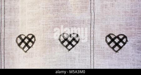 Dekorative Herzen aufgenäht auf ein Textil Vorhang Stockfoto